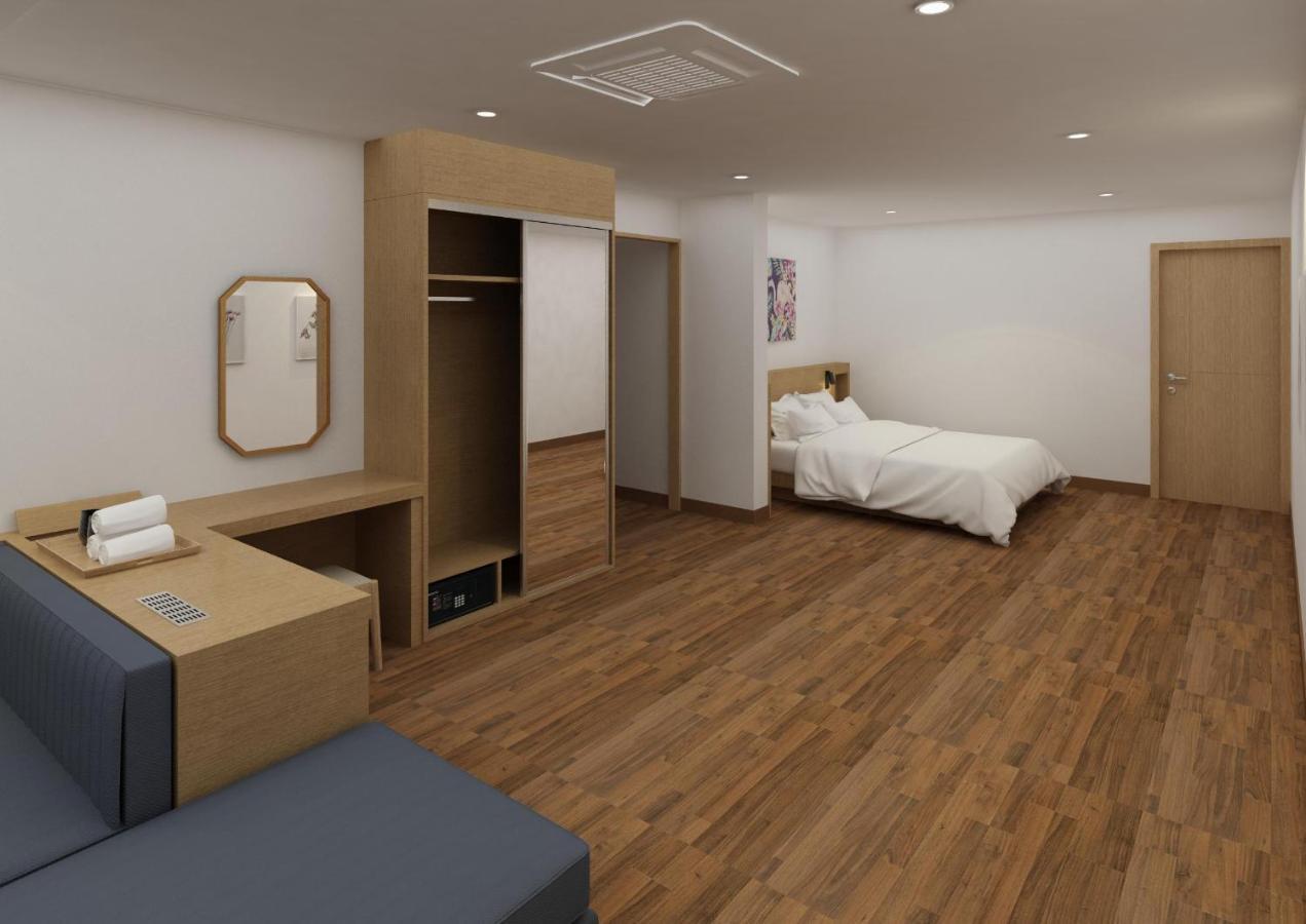 B&Beach Tourist Hotel ยอซู ภายนอก รูปภาพ