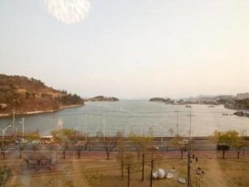 B&Beach Tourist Hotel ยอซู ภายนอก รูปภาพ