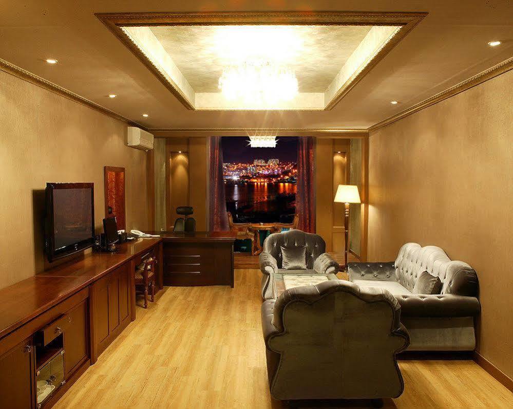 B&Beach Tourist Hotel ยอซู ภายนอก รูปภาพ