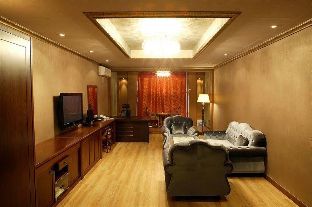 B&Beach Tourist Hotel ยอซู ภายนอก รูปภาพ