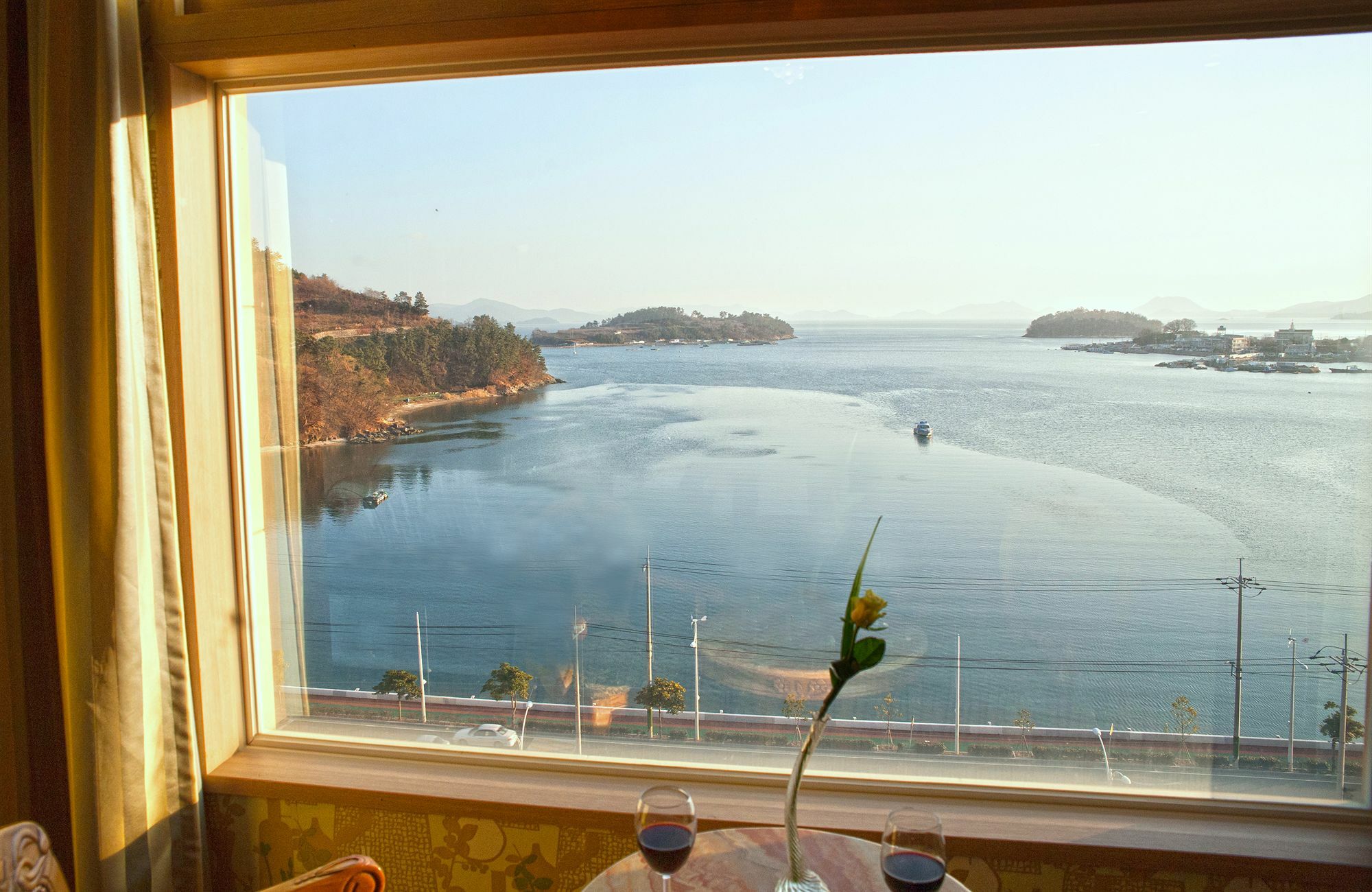 B&Beach Tourist Hotel ยอซู ภายนอก รูปภาพ
